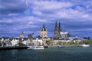 Расстояние от Дюссельдорфа до Кельна: отправляемся в поездку по Германии
