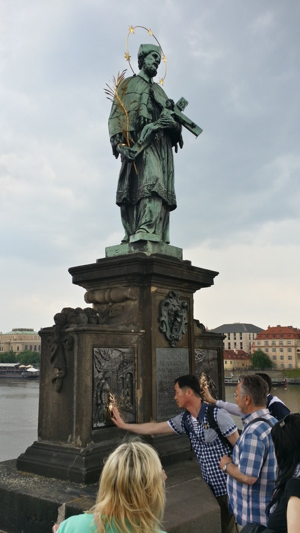 Карлов мост в Праге загадать желание