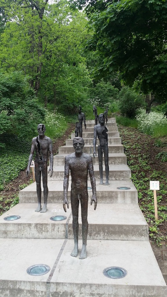 Подробнее о статье Фуникулер в Праге: Петршинская башня в Праге или ответ чехов французам