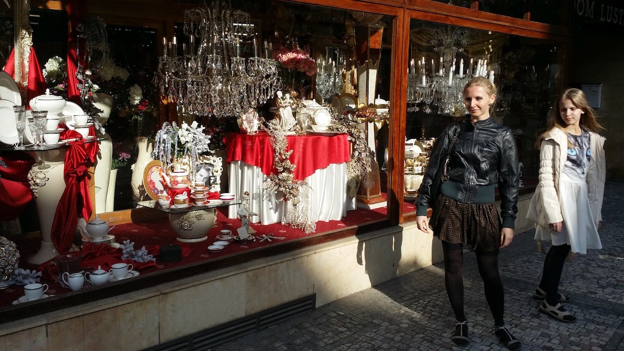 Подробнее о статье Шоппинг в Карловых Варах отзывы: одежда, обувь, сумки  и подарки