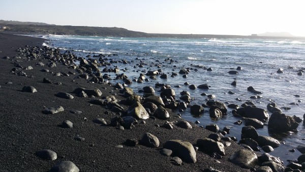 Черный пляж с оливинами