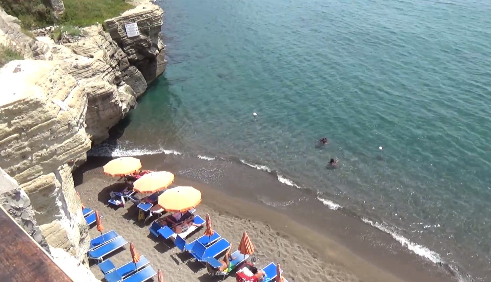 Подробнее о статье На море в октябре куда поехать