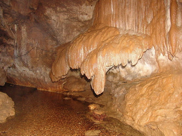 Пещера Абрскил фото
