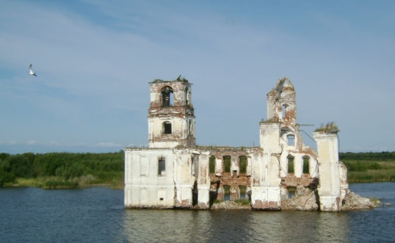 Церковь в рыбинском водохранилище фото