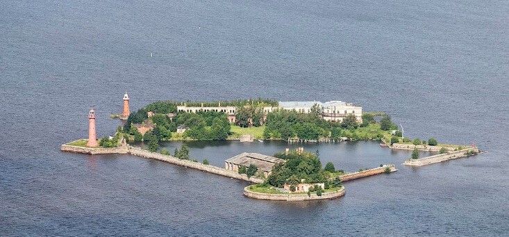 Подробнее о статье Куда сходить в Питере туристу