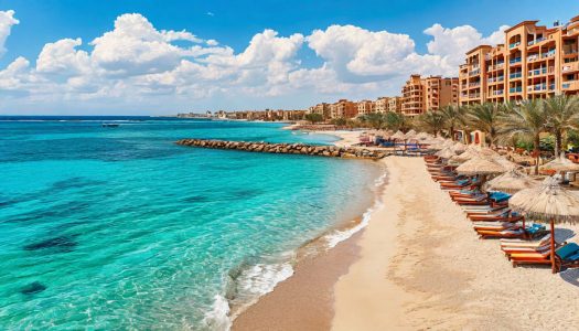 Хургада Египет август 2026 — бирюзовое Красное море и отель all inclusive у пляжа