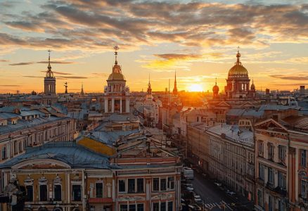 Подробнее о статье Лофт Проект Этажи в Санкт-Петербурге: крыша, выставки, цены и как добраться
