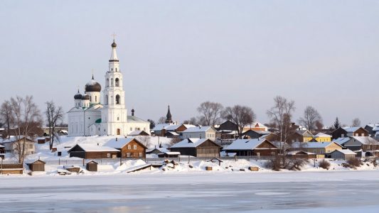 Мышкин на высоком берегу Волги зимой