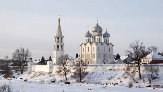 Дмитровский кремль, валы и собор зимой